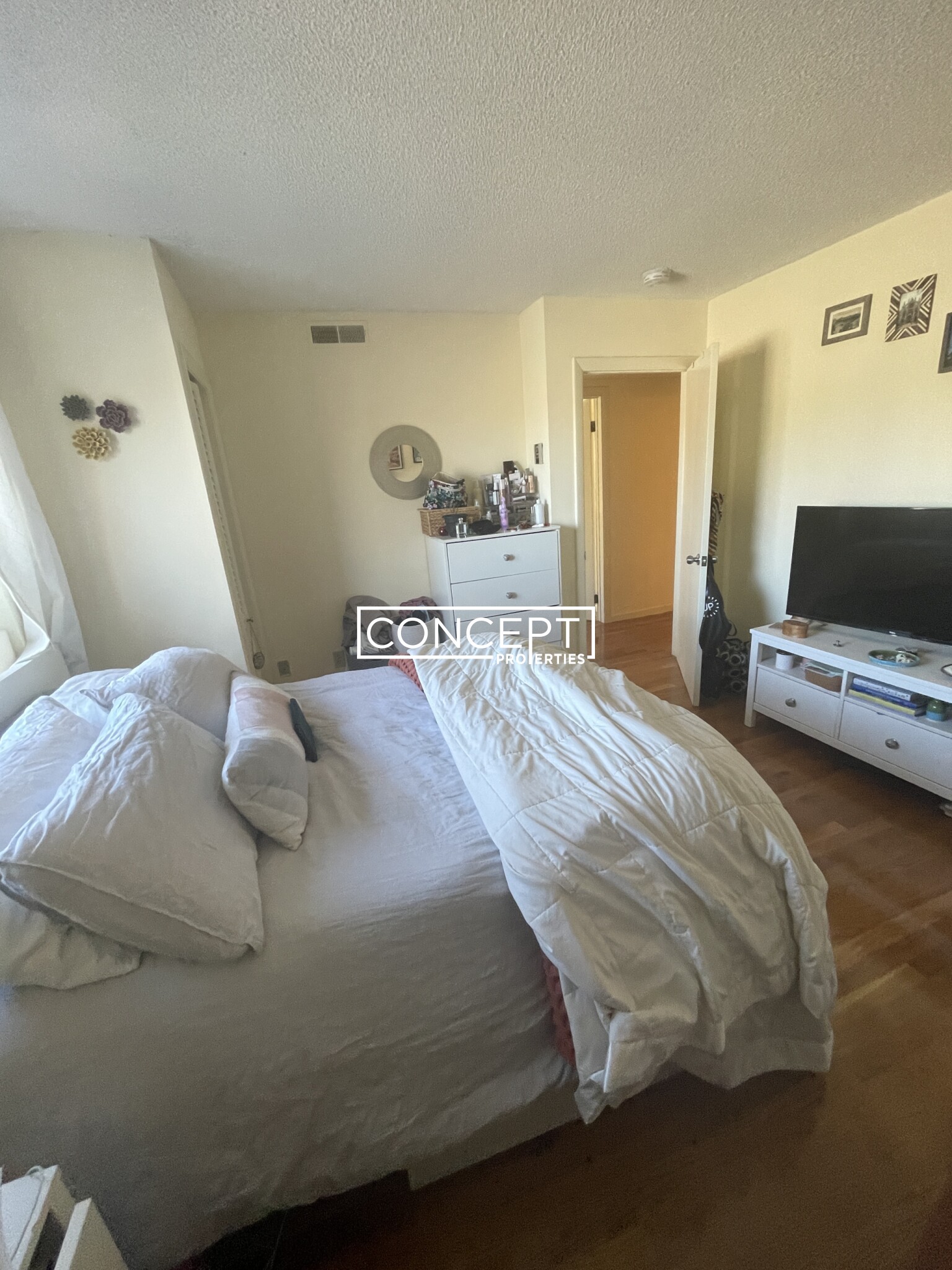 320 Hammond Pond Pkwa, Chestnut Hill