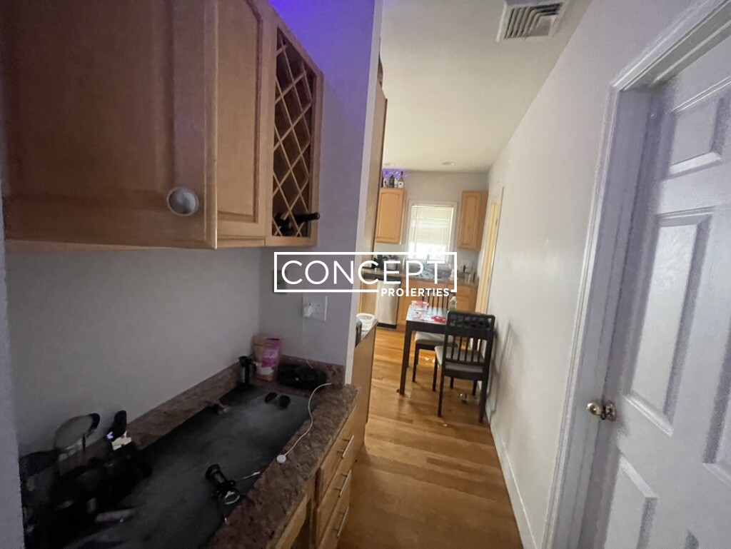 13 Carpenter St, South Boston