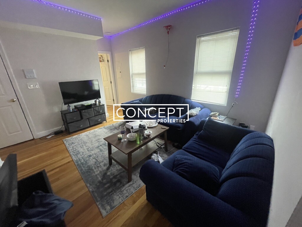 13 Carpenter St, South Boston