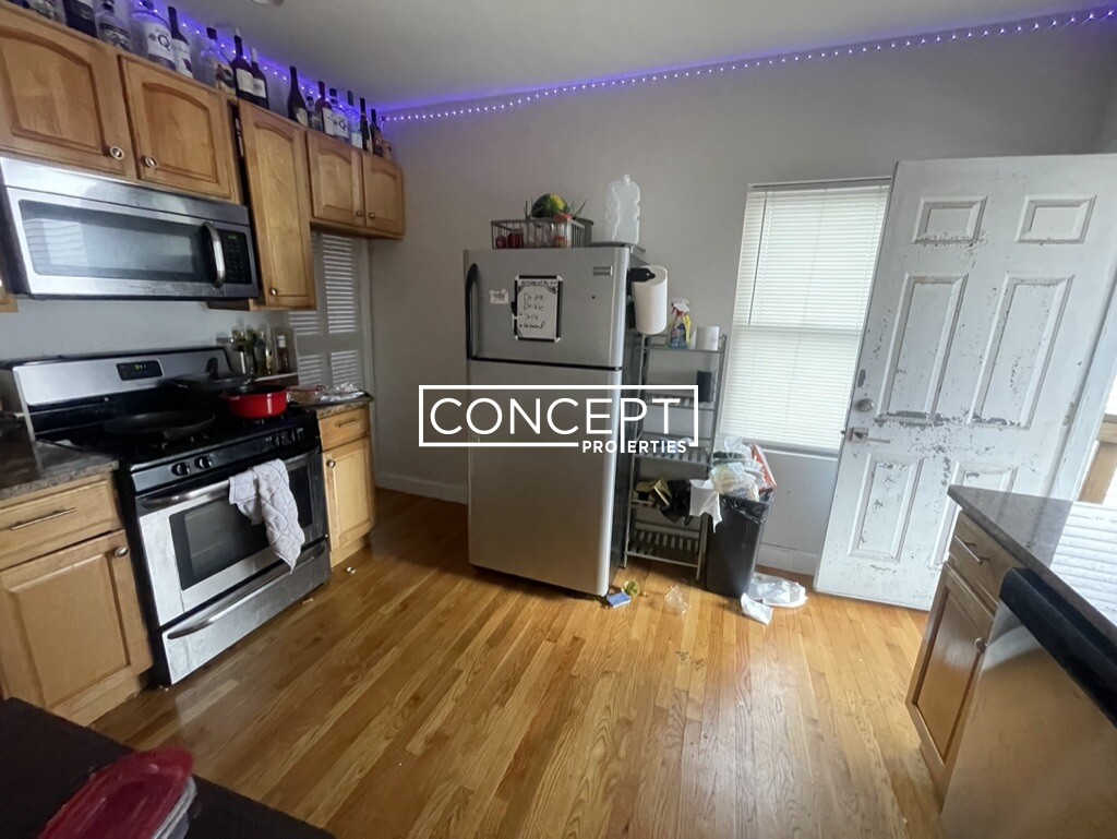 13 Carpenter St, South Boston