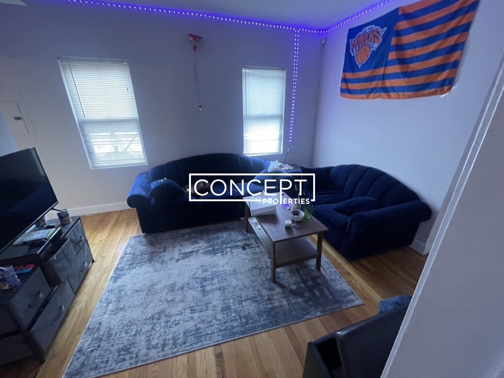 13 Carpenter St, South Boston