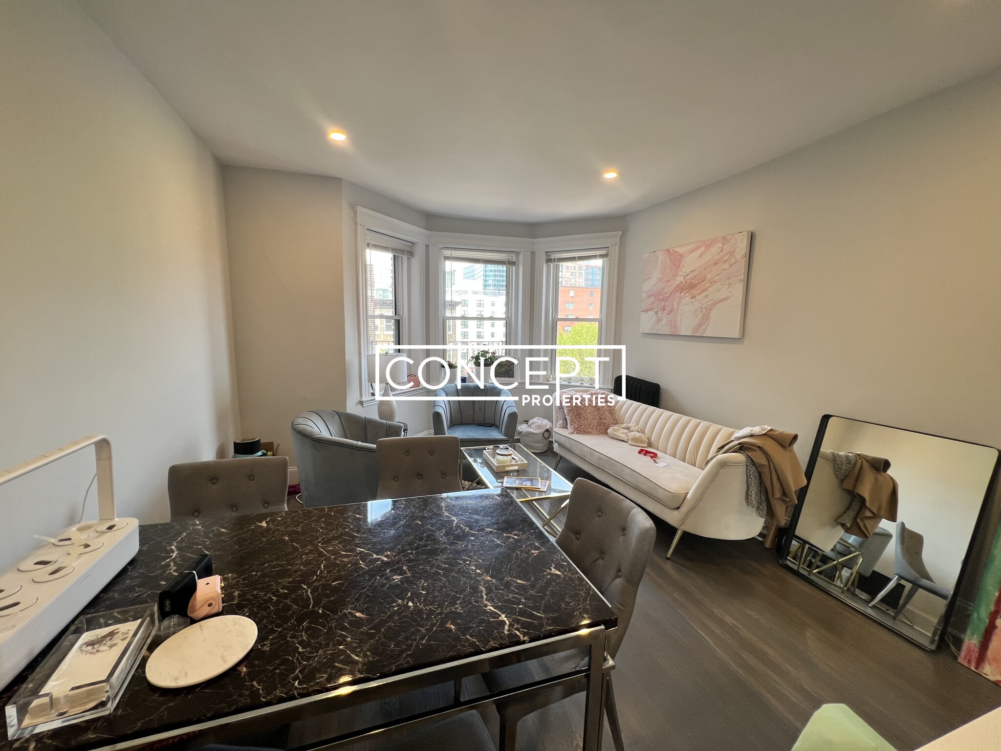 102 Queensberry St, Fenway