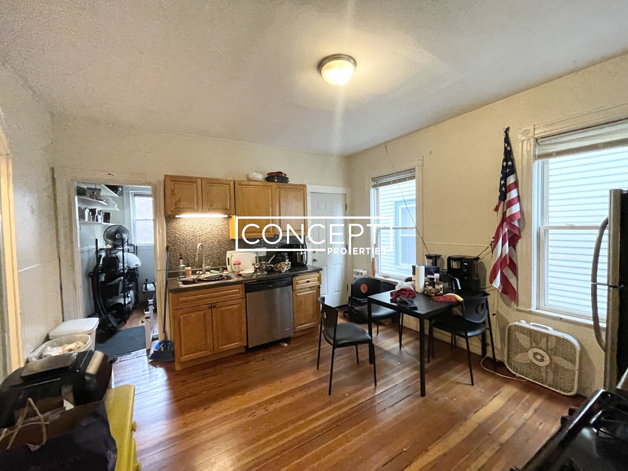 65 Hillside St, Mission Hill