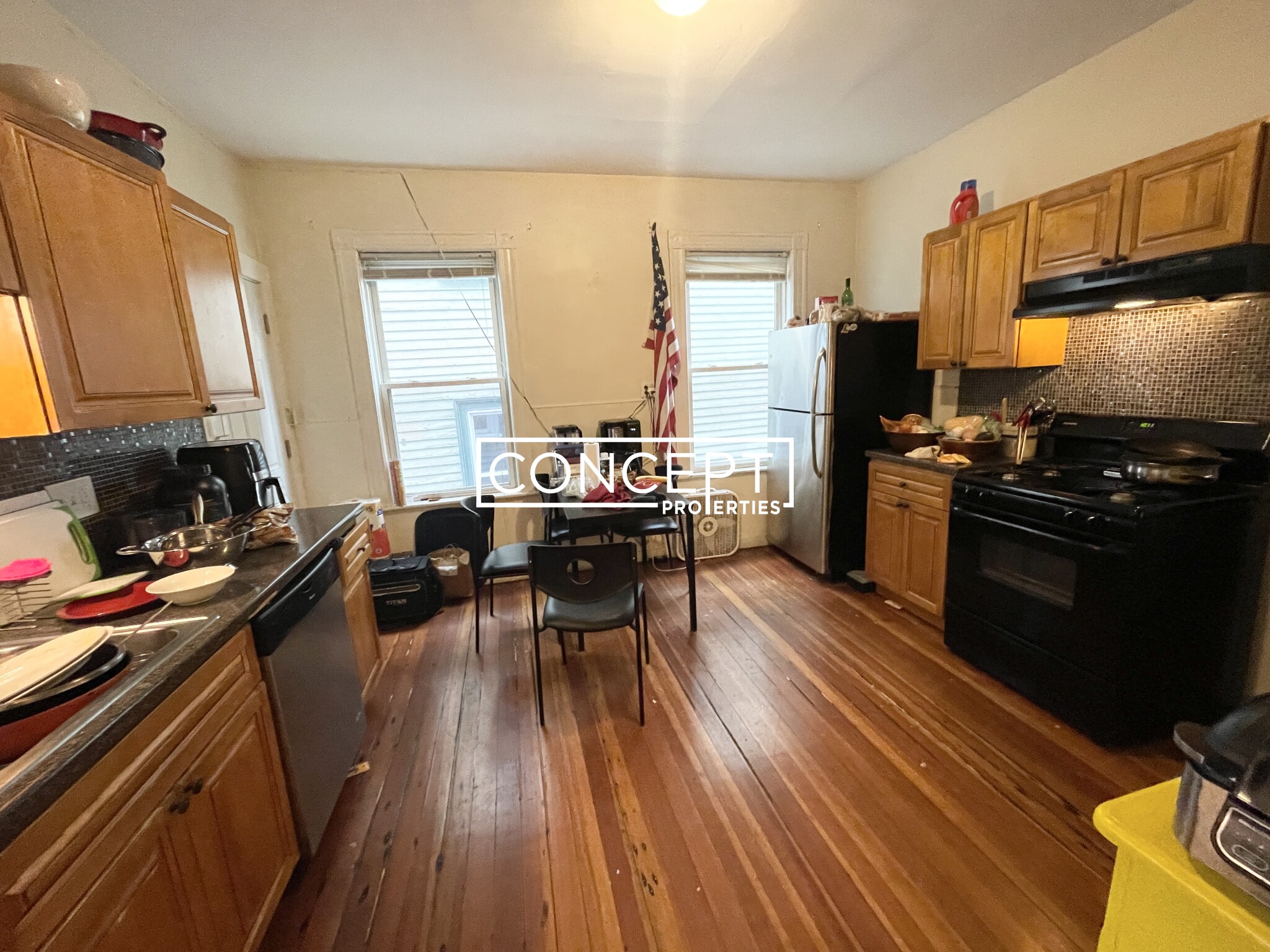 65 Hillside St, Mission Hill