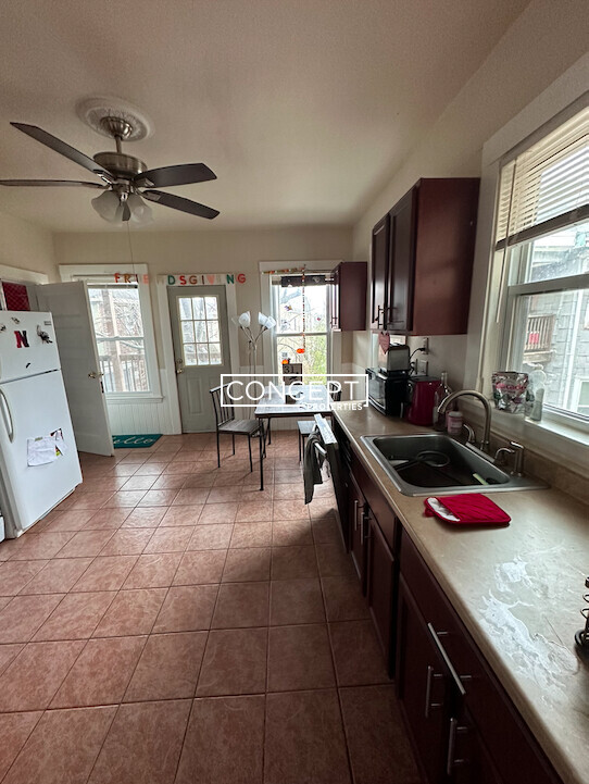 89 Hillside St, Mission Hill