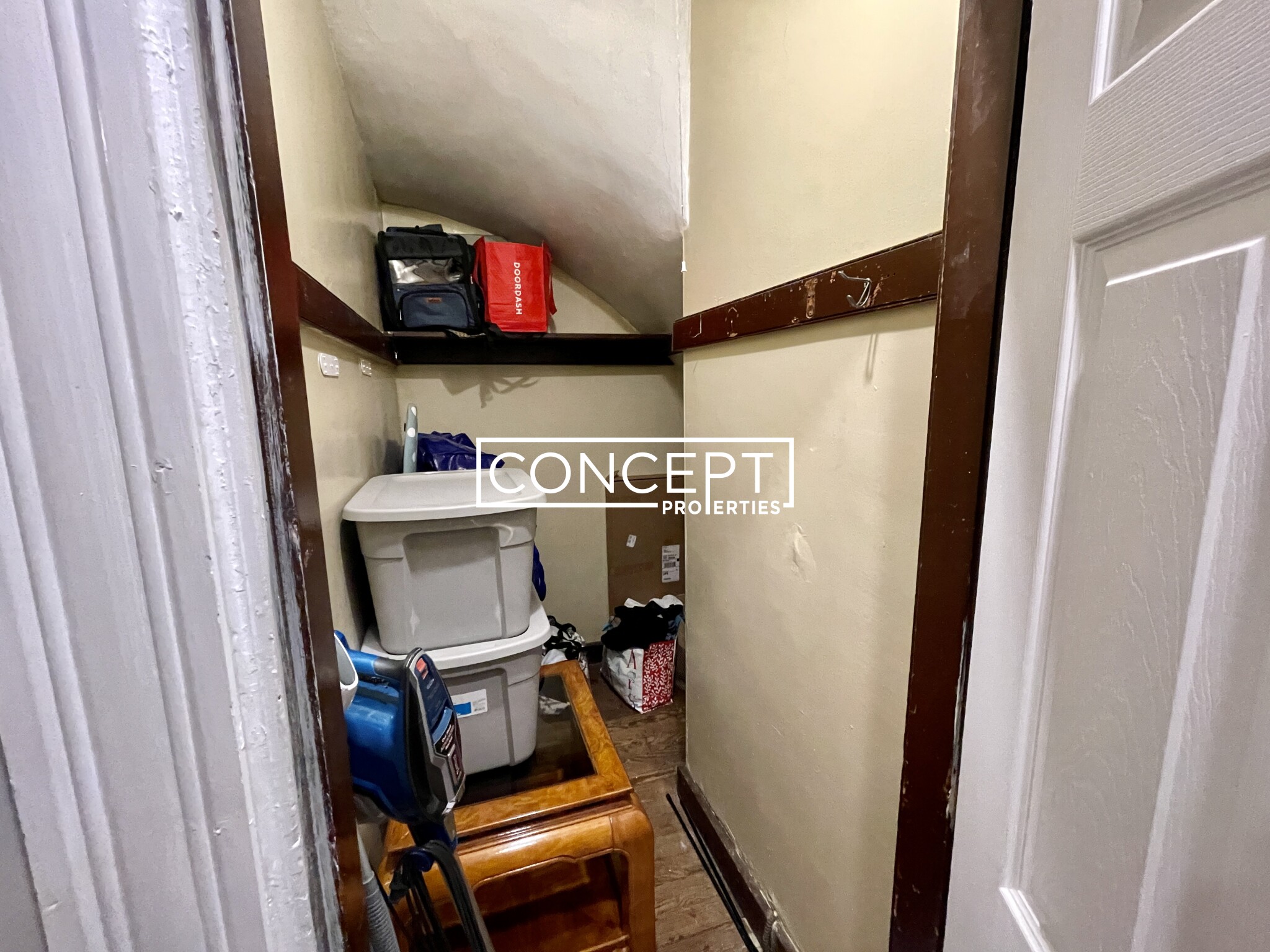 32 Lawn St, Mission Hill