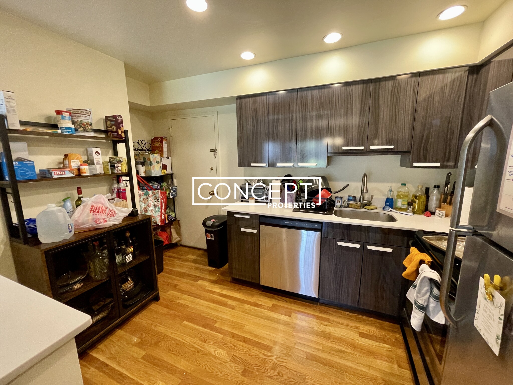 320 Hammond Pond Pkwy, Chestnut Hill