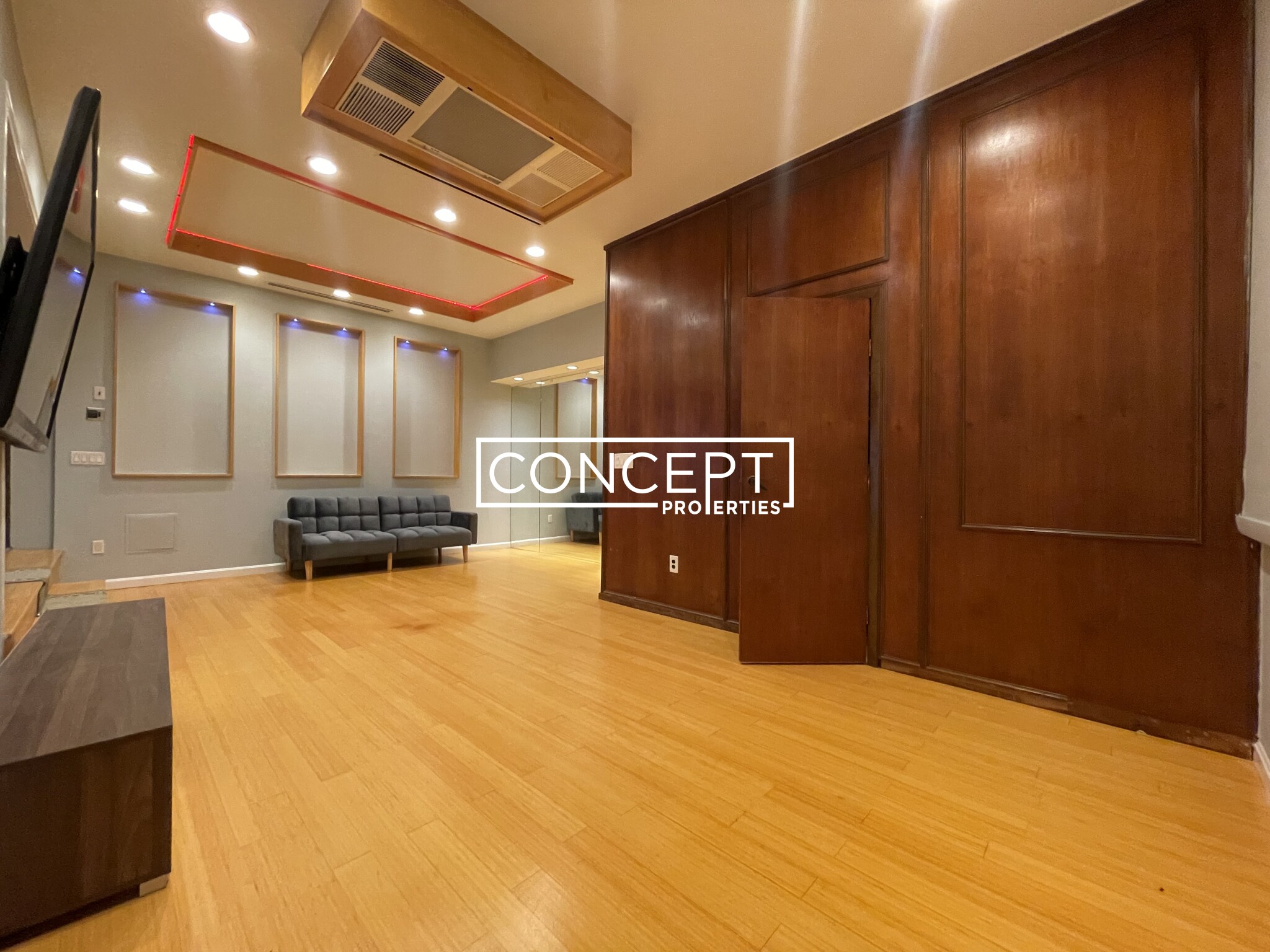 57 Broadlawn Park, Chestnut Hill (Newton)