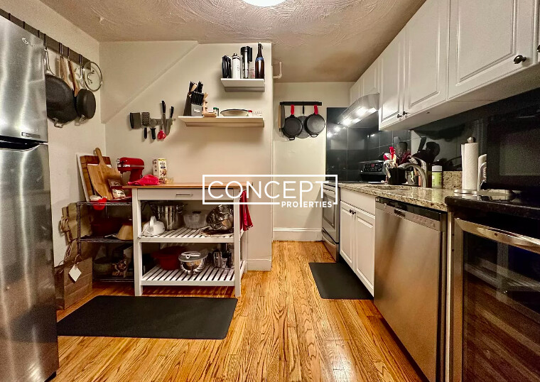 206 Commonwealth Ave, Back Bay