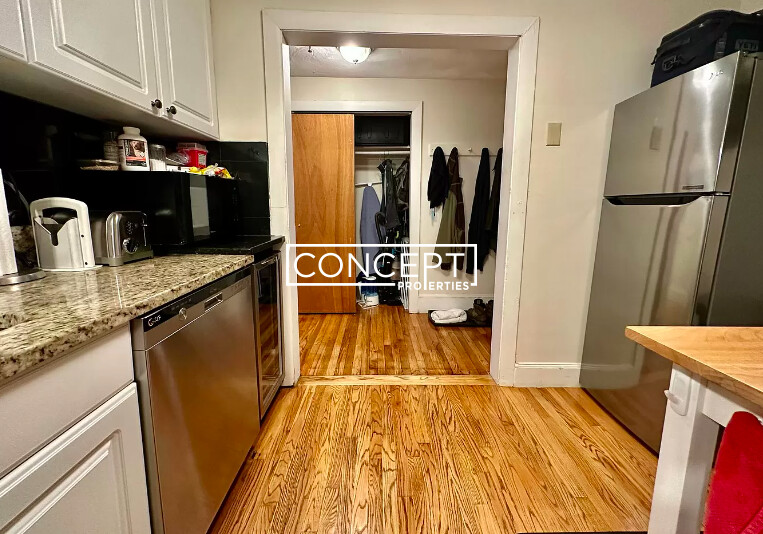 206 Commonwealth Ave, Back Bay