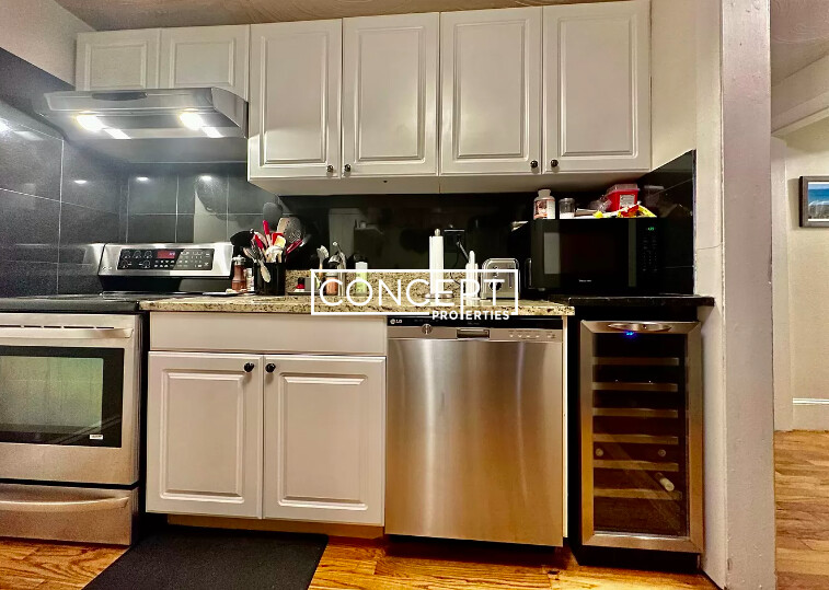 206 Commonwealth Ave, Back Bay