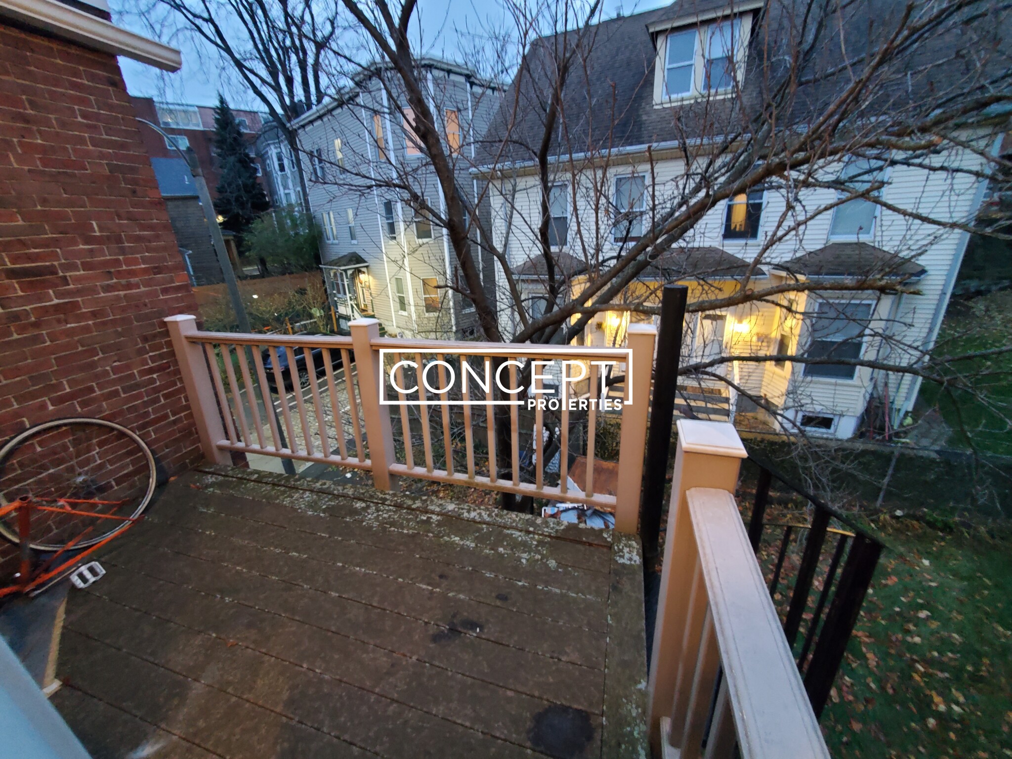 8 Centre St, Roxbury