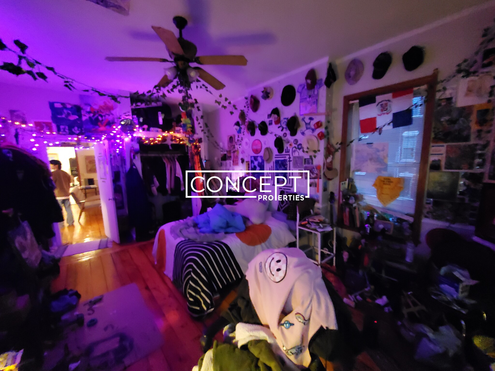 8 Centre St, Roxbury