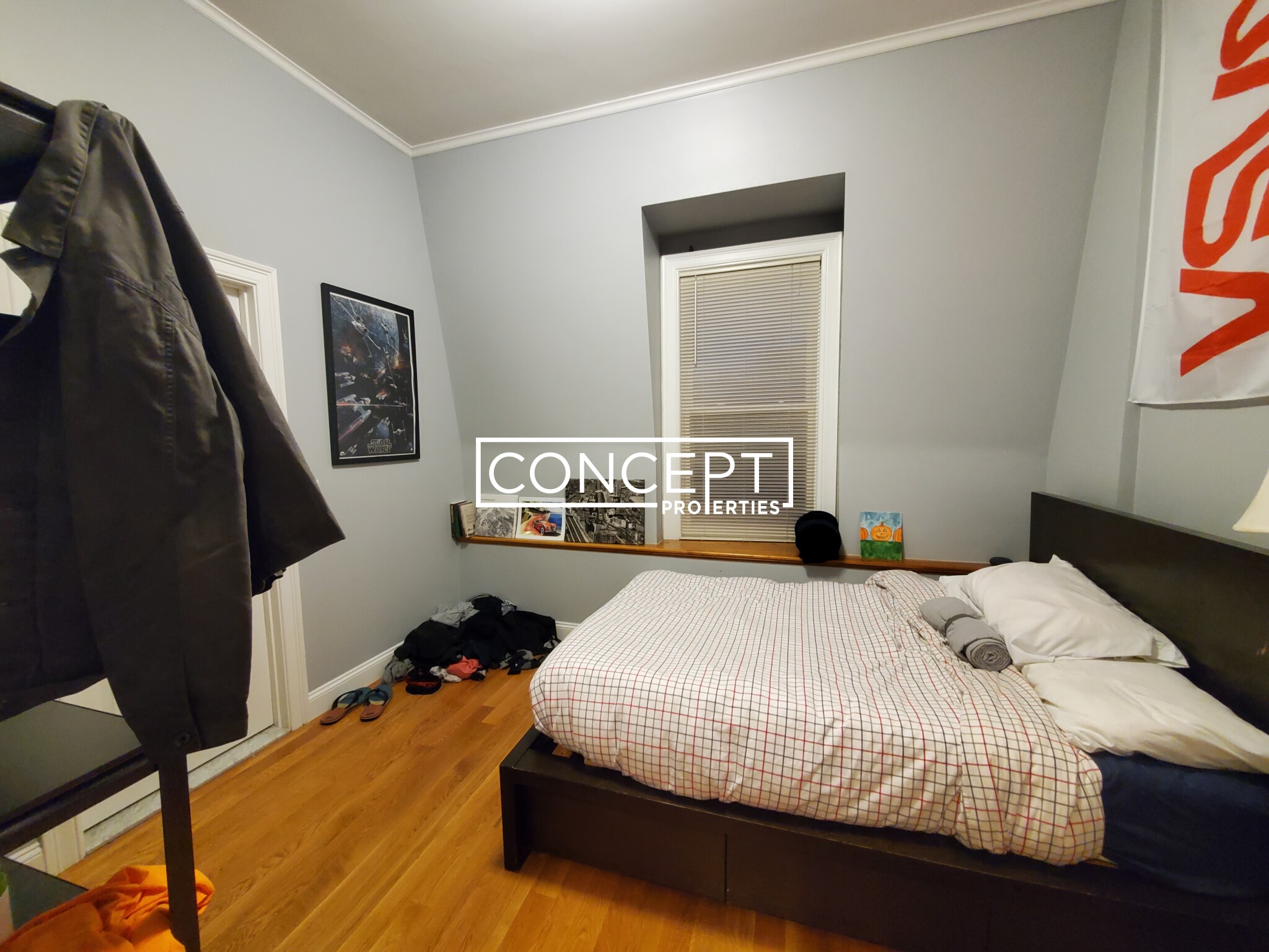 8 Centre St, Roxbury