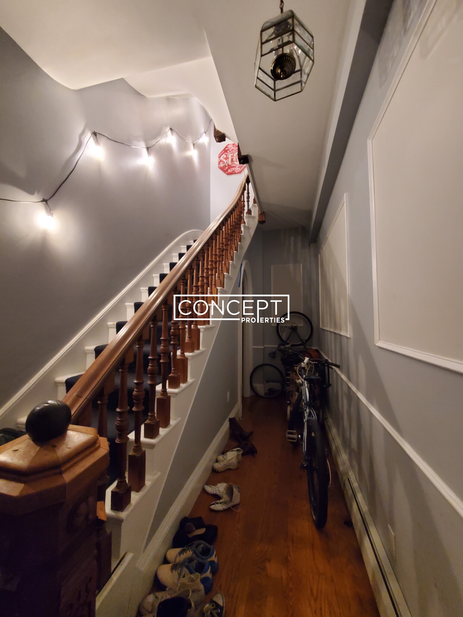 8 Centre St, Roxbury