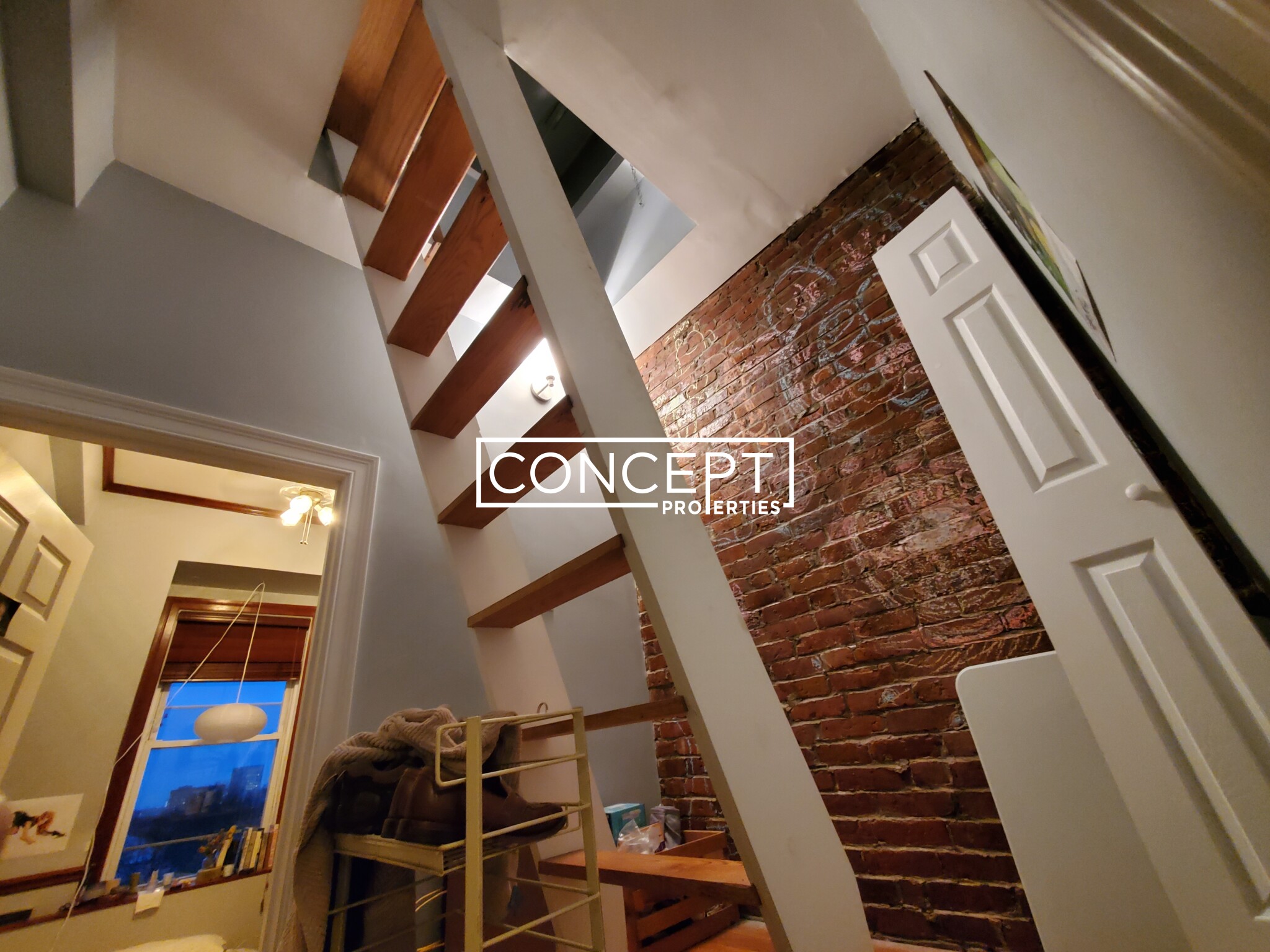 8 Centre St, Roxbury