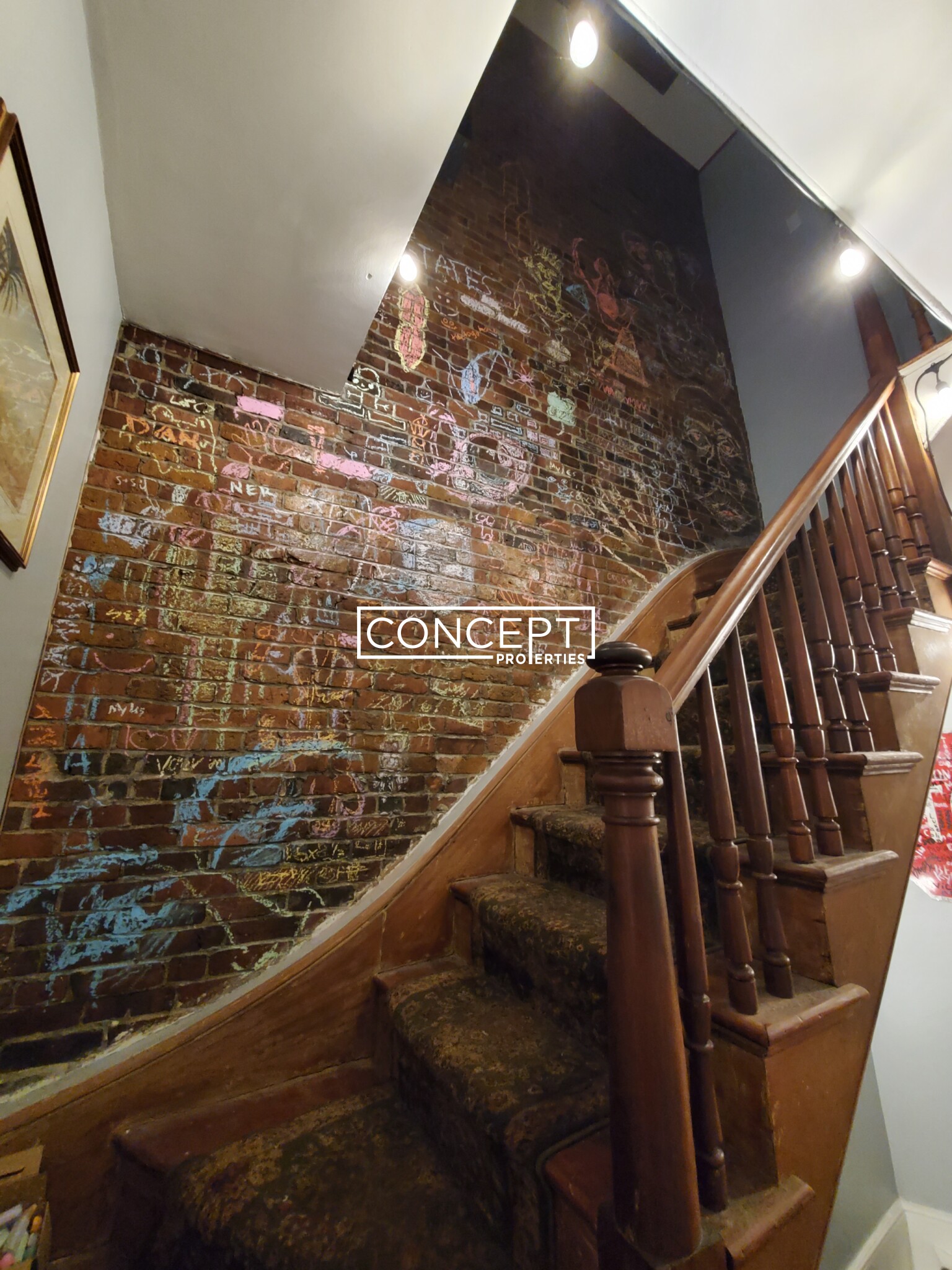 8 Centre St, Roxbury