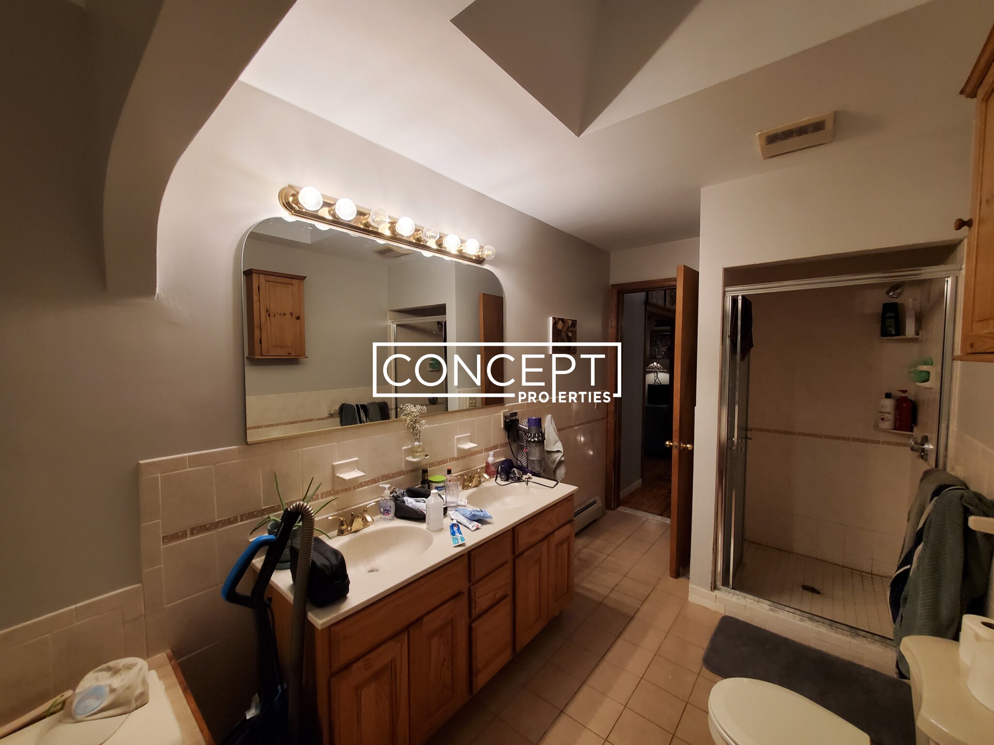 8 Centre St, Roxbury