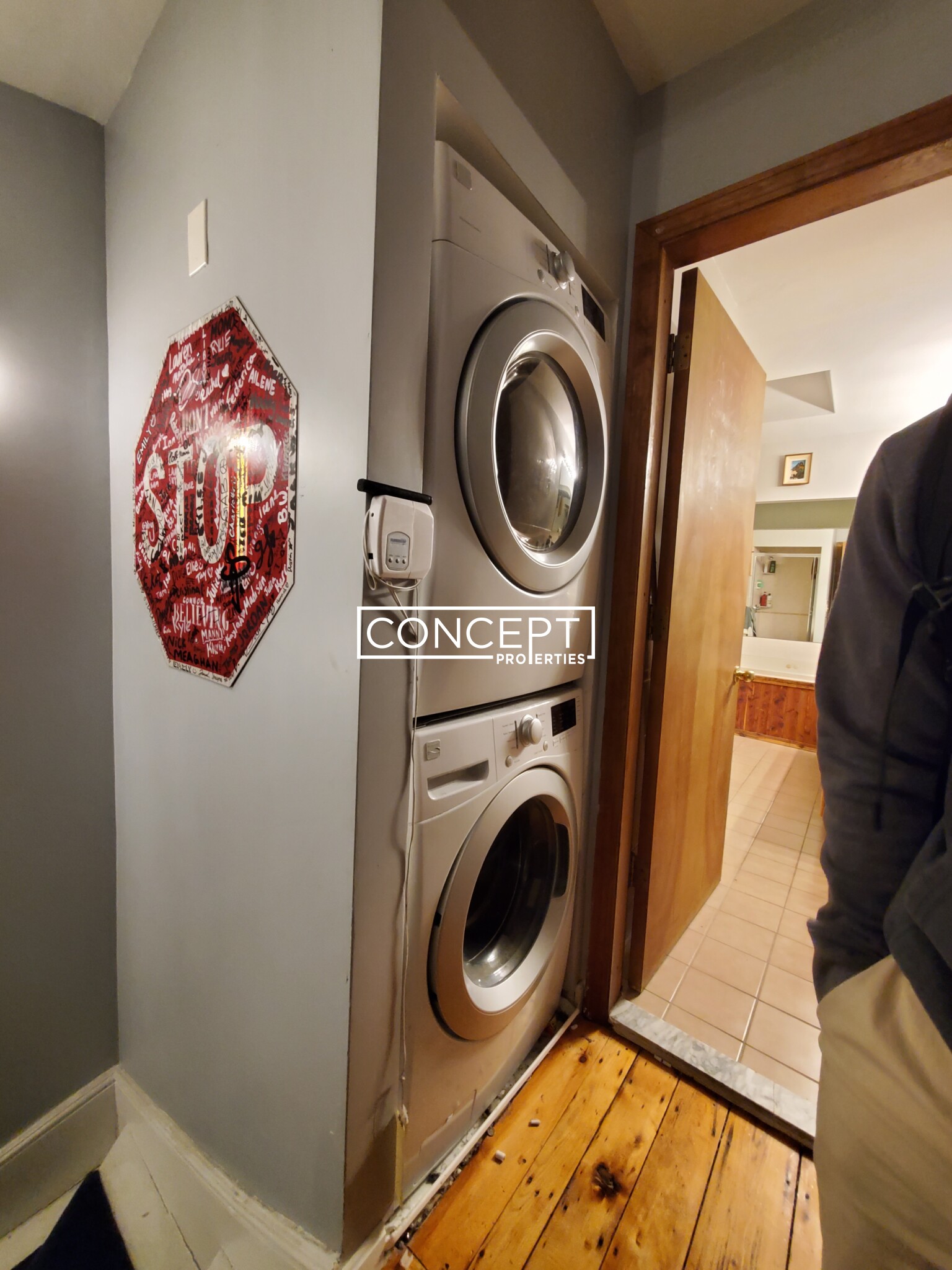 8 Centre St, Roxbury