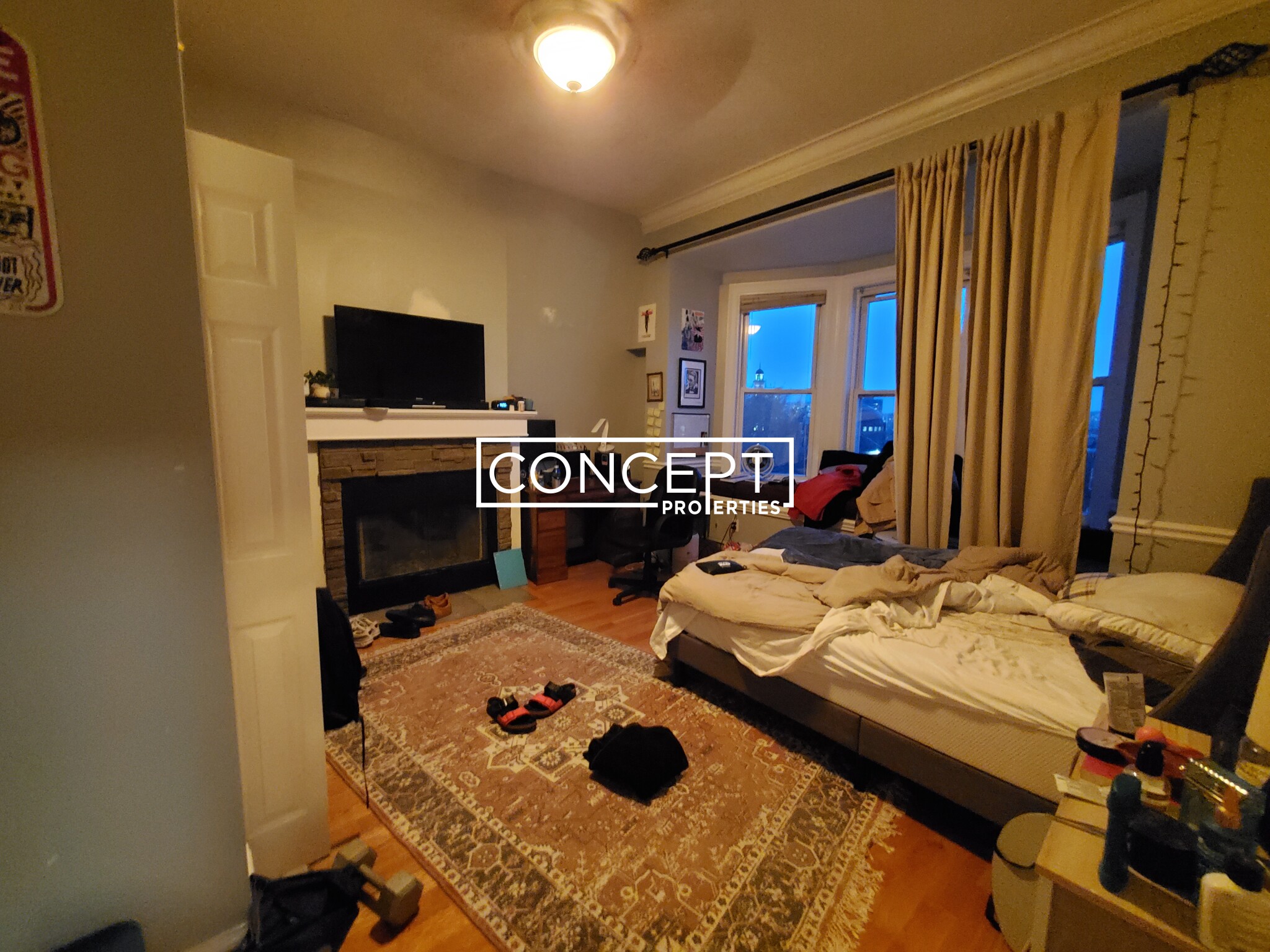 8 Centre St, Roxbury