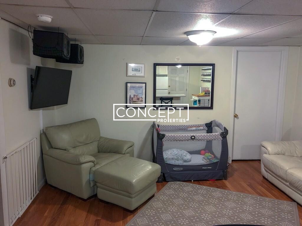 1500 Beacon St, Washington Square