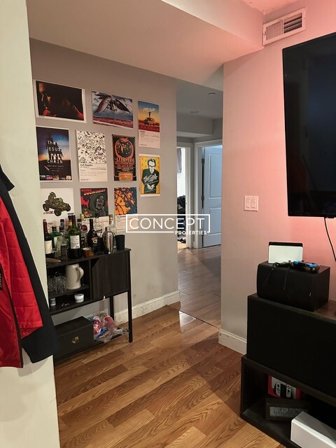 721 Parker St, Mission Hill