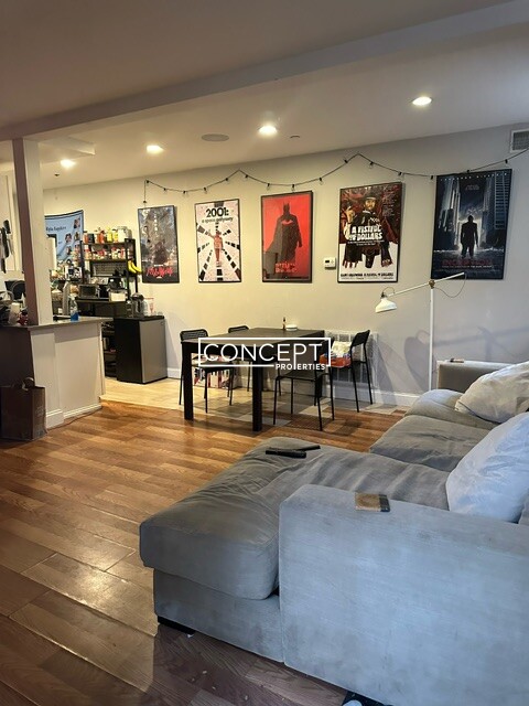 721 Parker St, Mission Hill