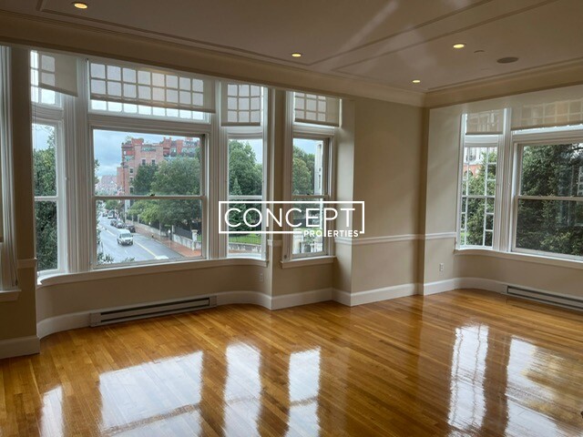 22 Beacon St, Downtown