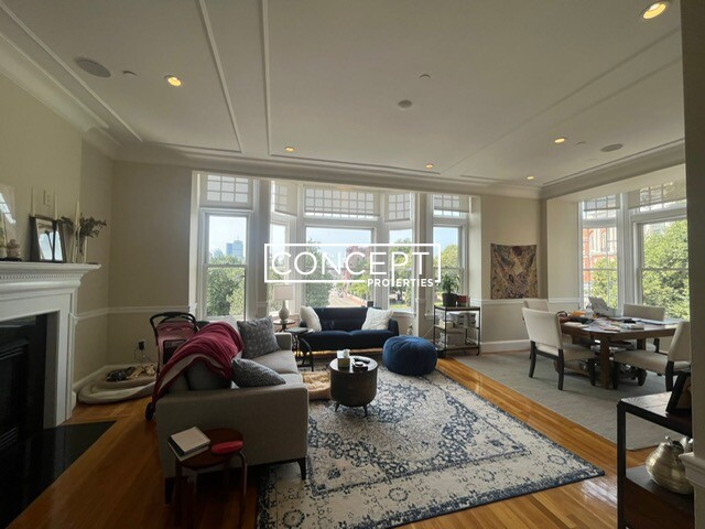 22 Beacon St, Downtown