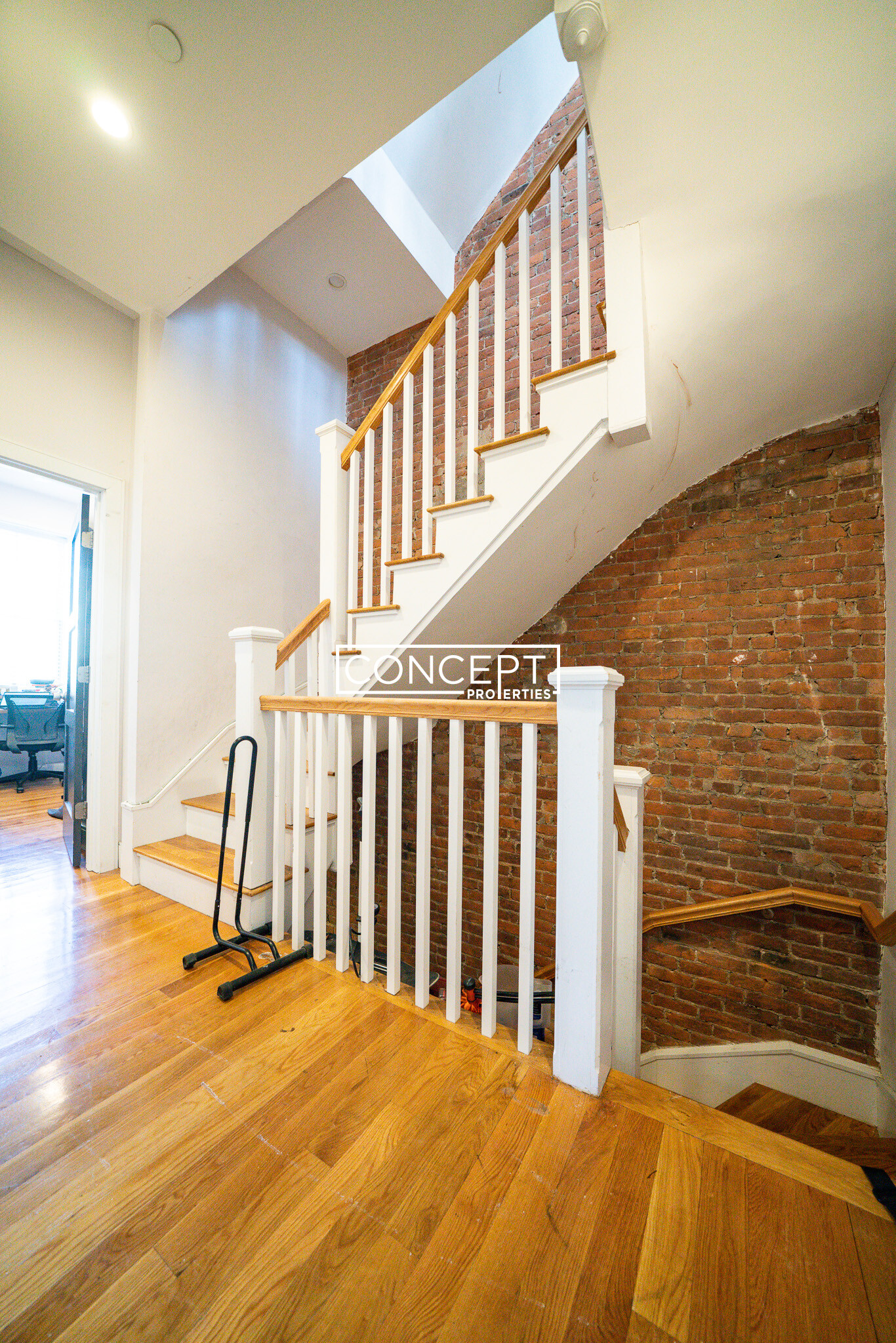 11 Highland Park Ave, Roxbury