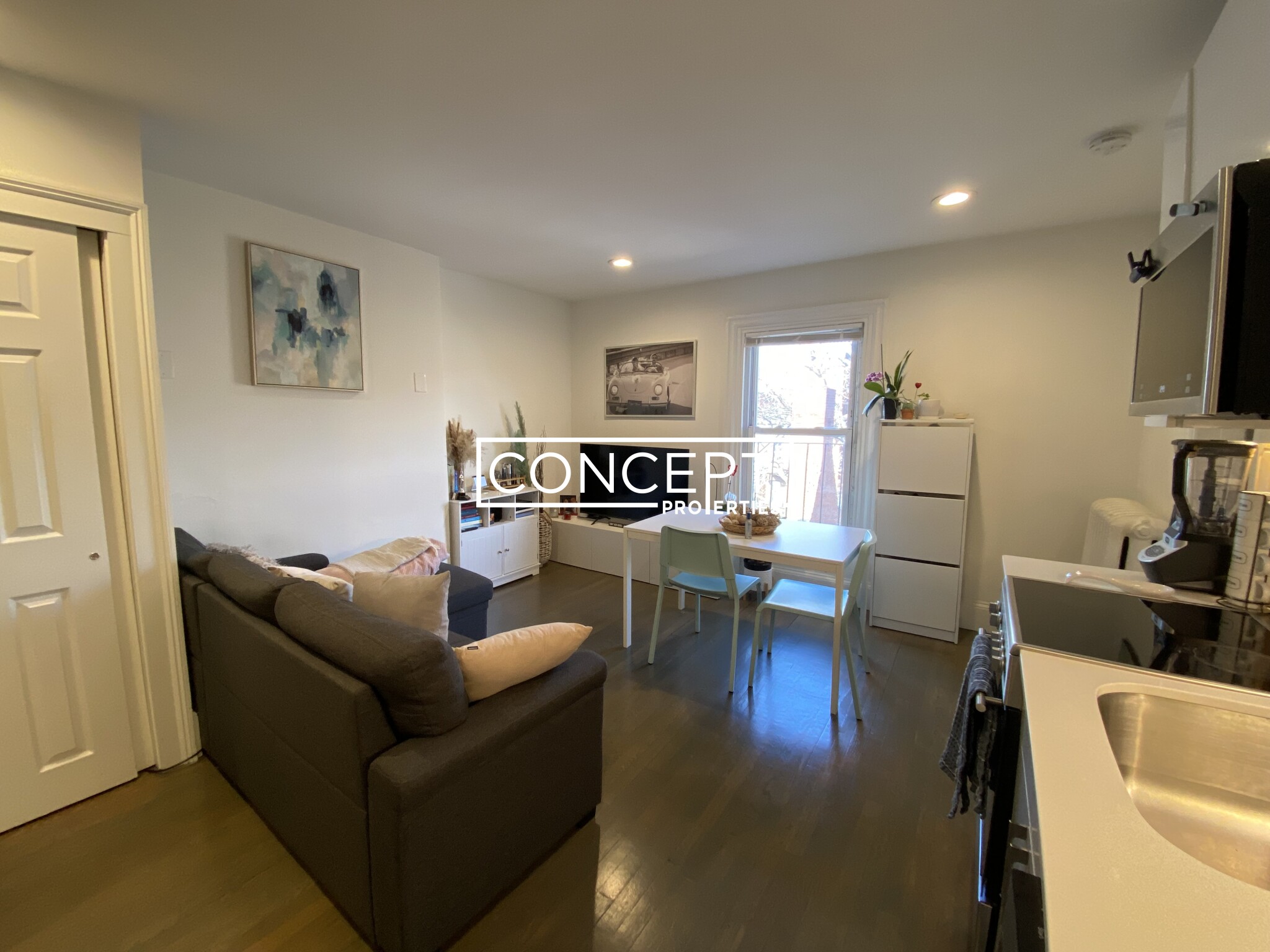 225 Newbury St, Back Bay