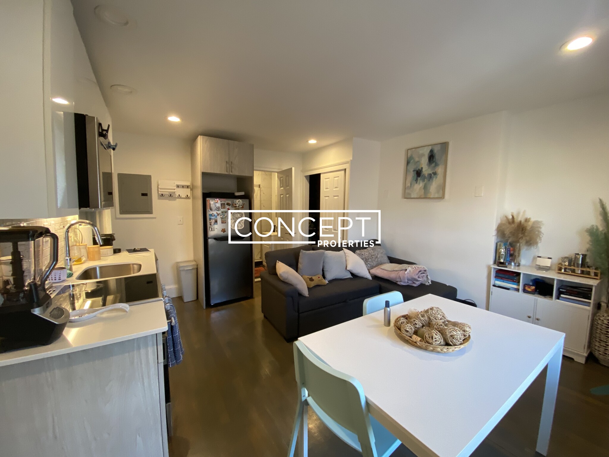 225 Newbury St, Back Bay