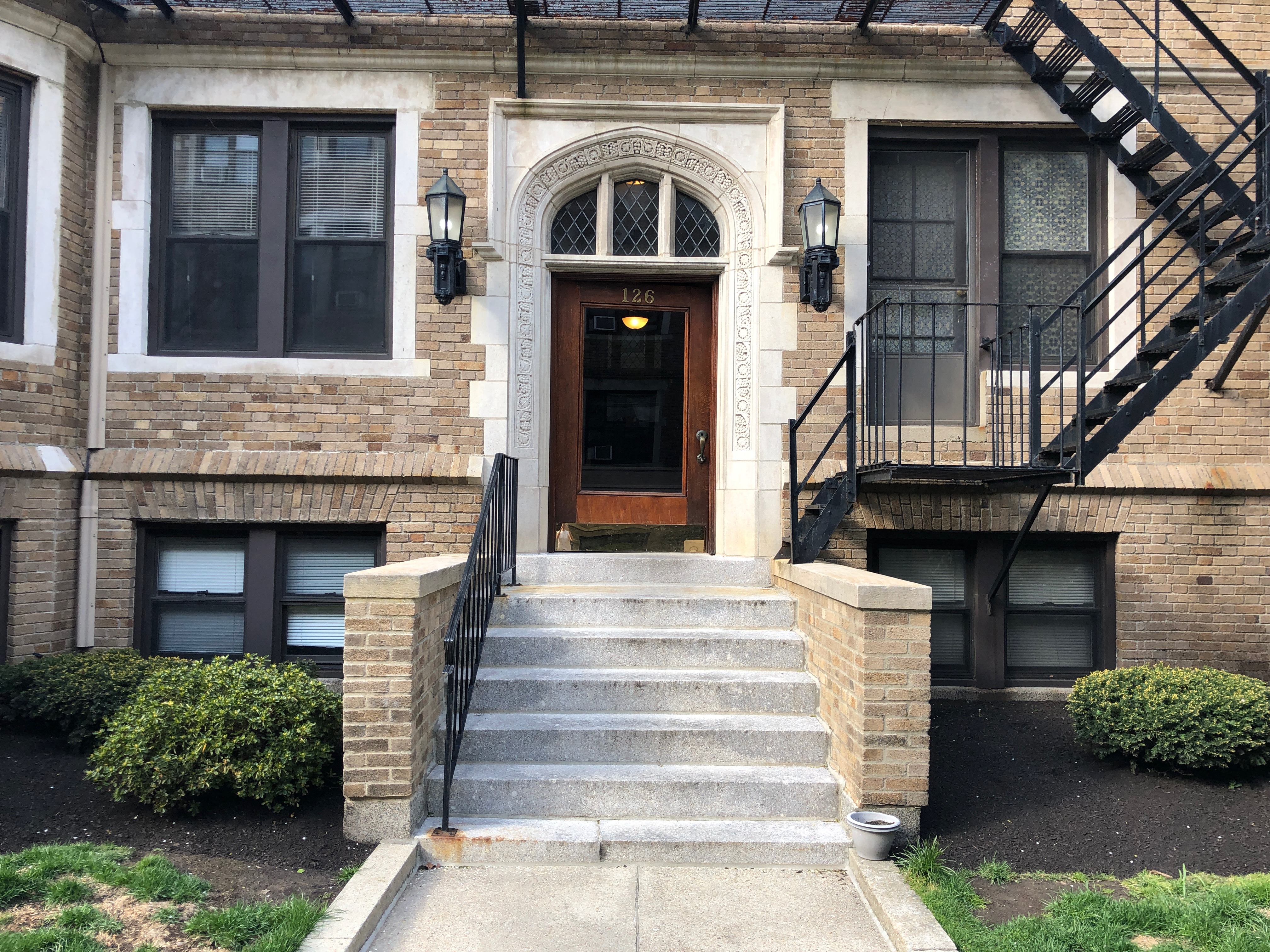 Studio bed, 1 bath apartment for rent at 126 Babcock St Unit 7A, Coolidge Corner — photo 4 of 5