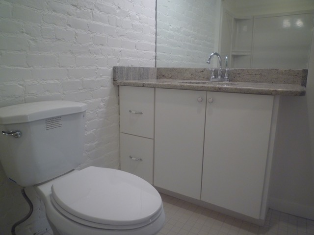 1575 Beacon St, Washington Square