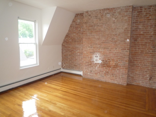 1575 Beacon St, Washington Square