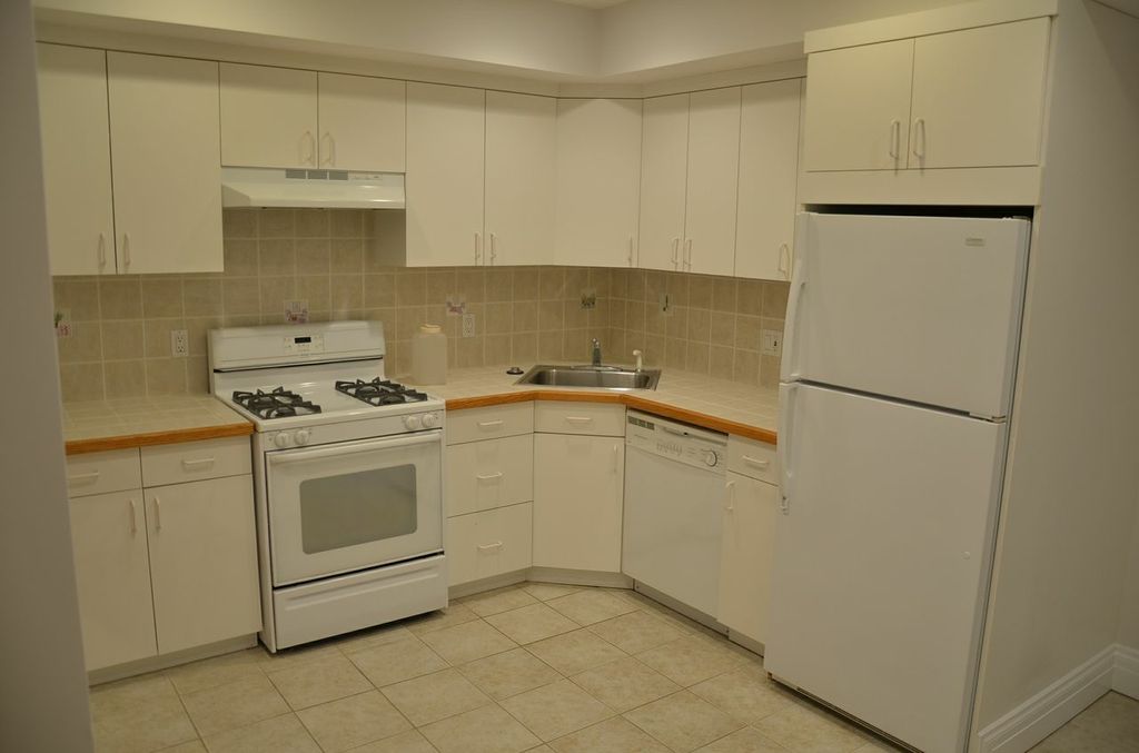 1 bed, 1 bath apartment for rent at 74 Monmouth St Unit 1, Longwood — photo 5 of 7