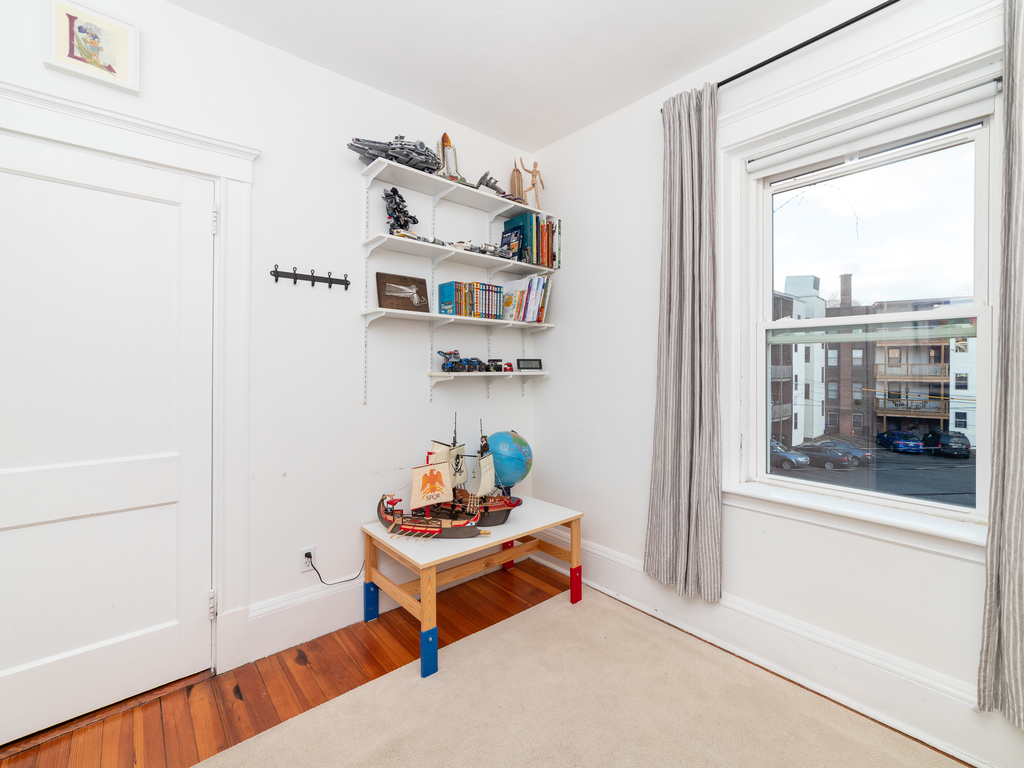 551 Brookline Ave, Longwood