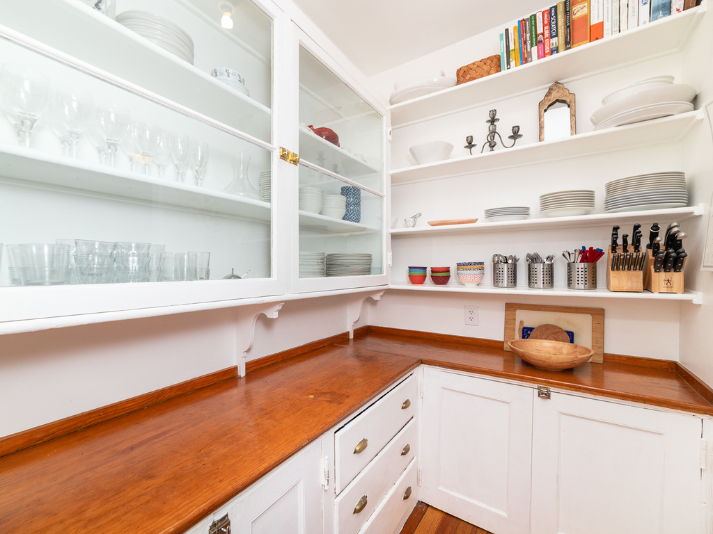 551 Brookline Ave, Longwood