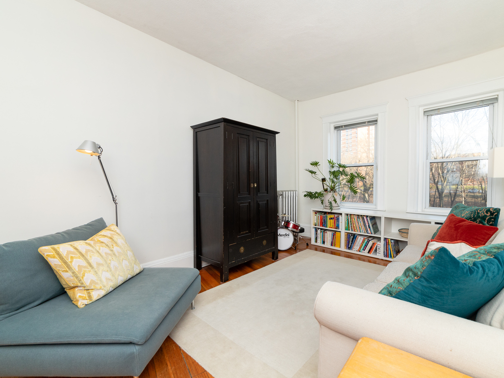 551 Brookline Ave, Longwood