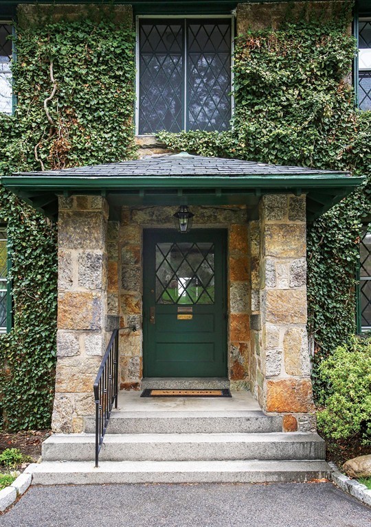 104 Buckminster Rd, Brookline Hills
