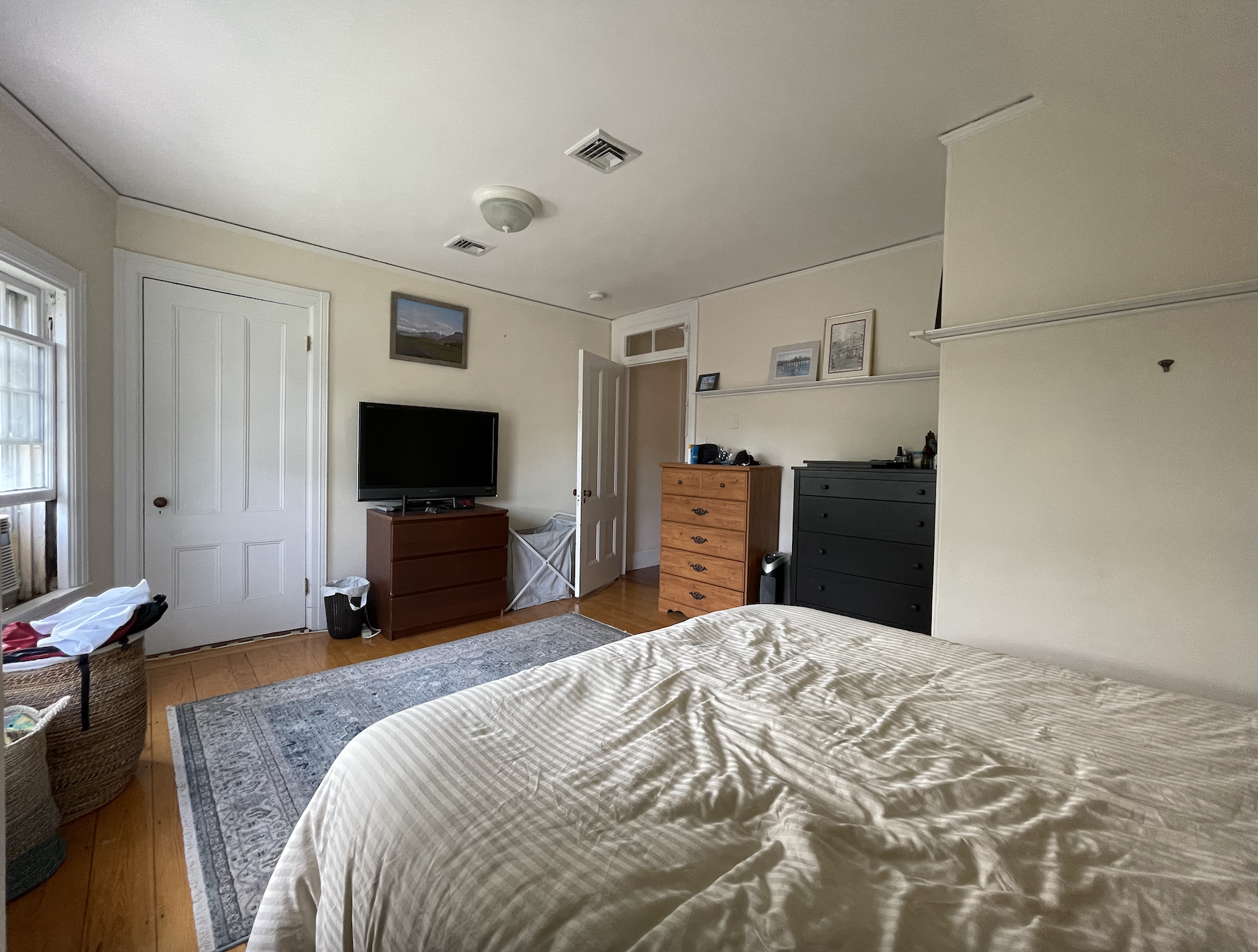 1.5 bed, 1 bath apartment for rent at 238 Grant Ave Unit 2, Newton — photo 2 of 9
