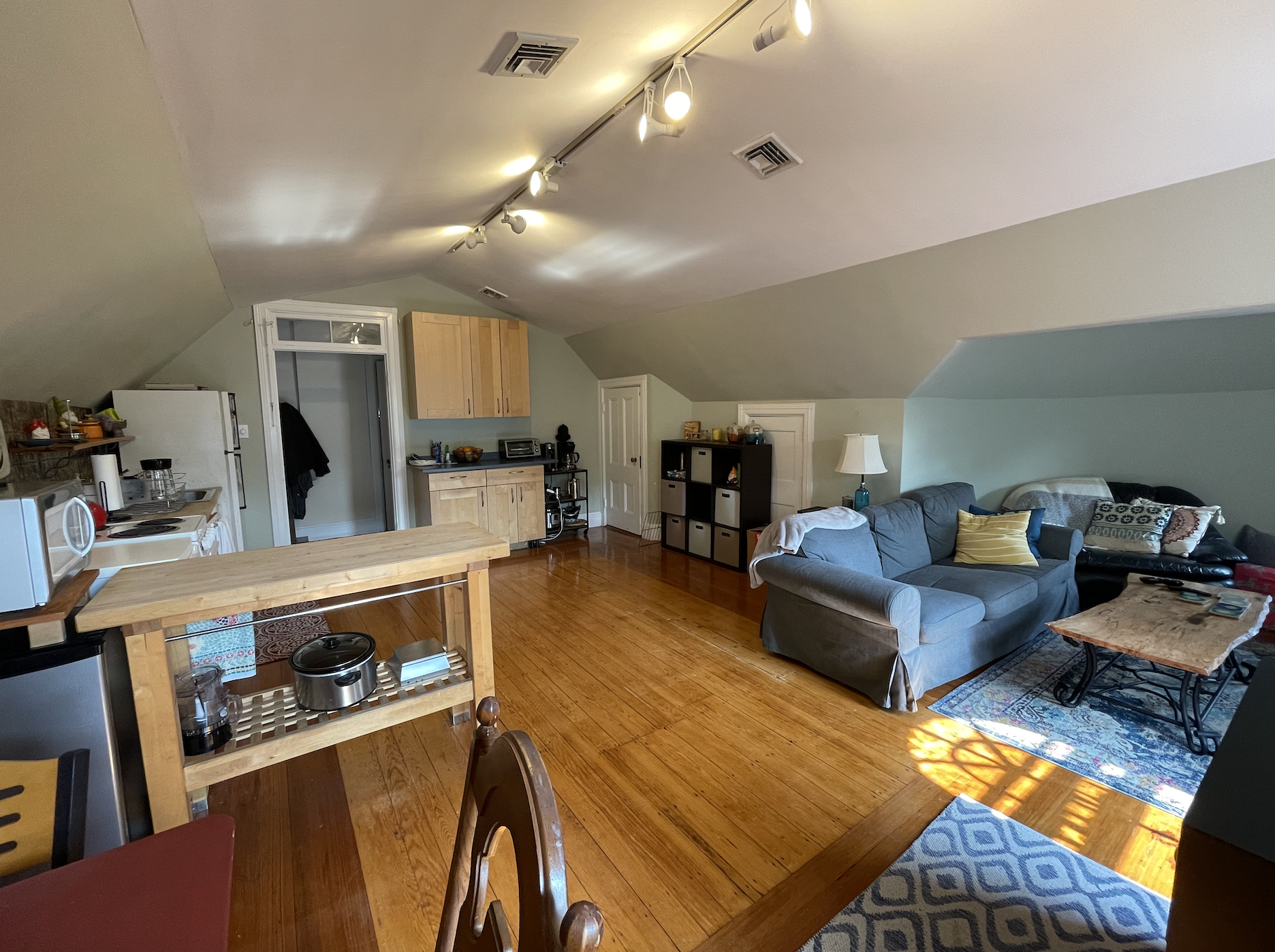 1.5 bed, 1 bath apartment for rent at 238 Grant Ave Unit 2, Newton — photo 7 of 9