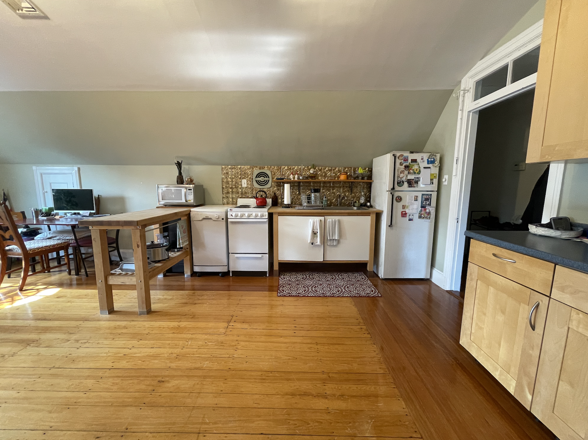 1.5 bed, 1 bath apartment for rent at 238 Grant Ave Unit 2, Newton — photo 5 of 9