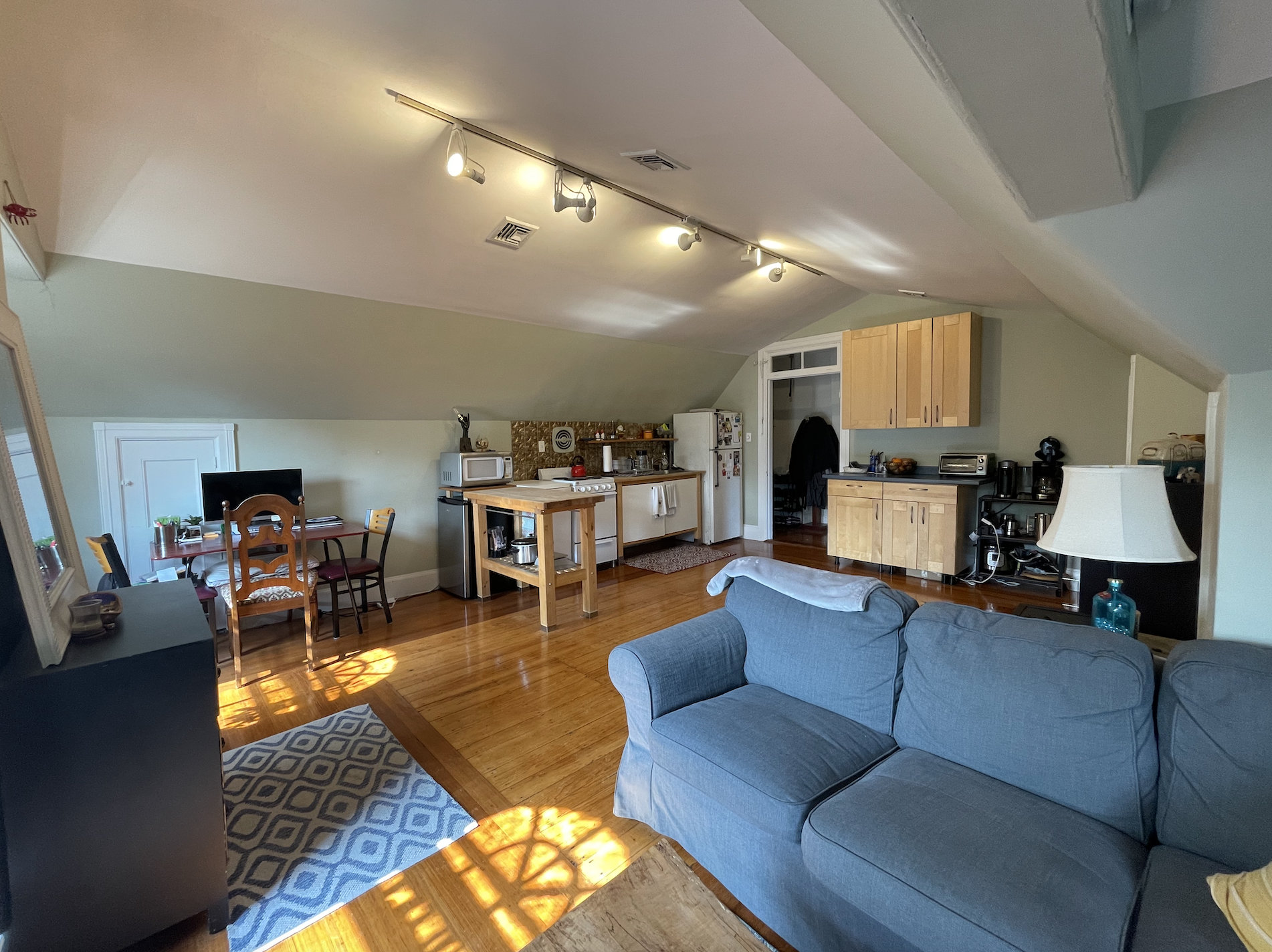 1.5 bed, 1 bath apartment for rent at 238 Grant Ave Unit 2, Newton — photo 6 of 9