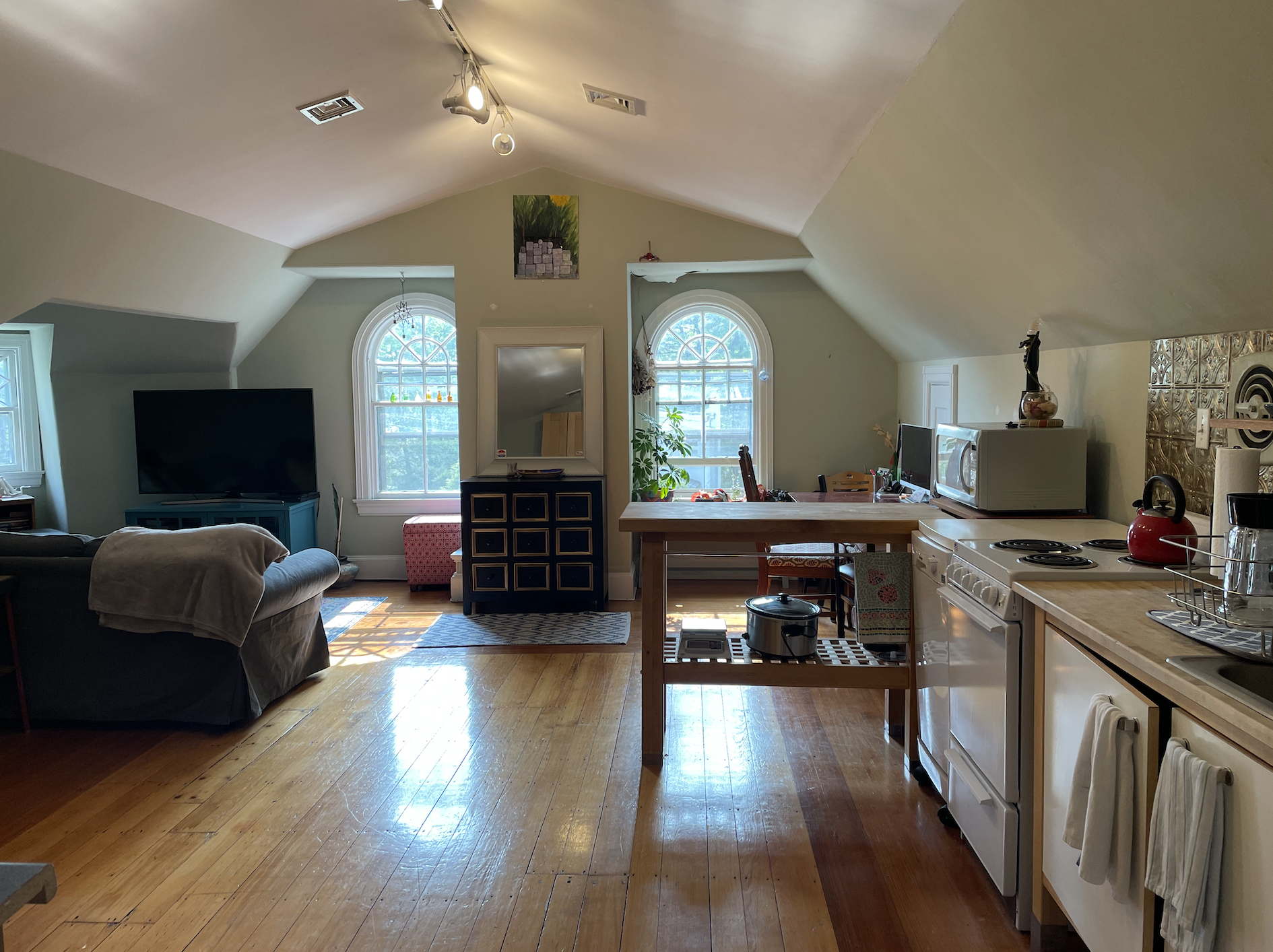 1.5 bed, 1 bath apartment for rent at 238 Grant Ave Unit 2, Newton — photo 8 of 9