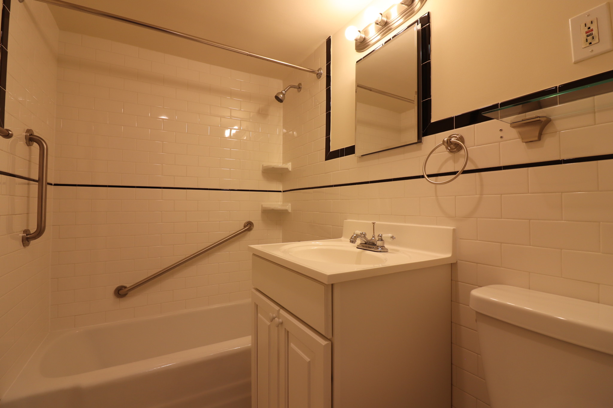 101 Monmouth St, Longwood