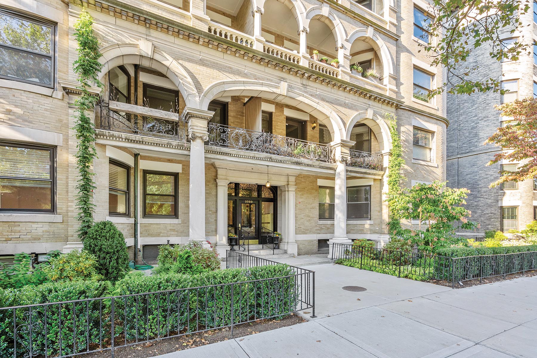 1080 Beacon St, Longwood