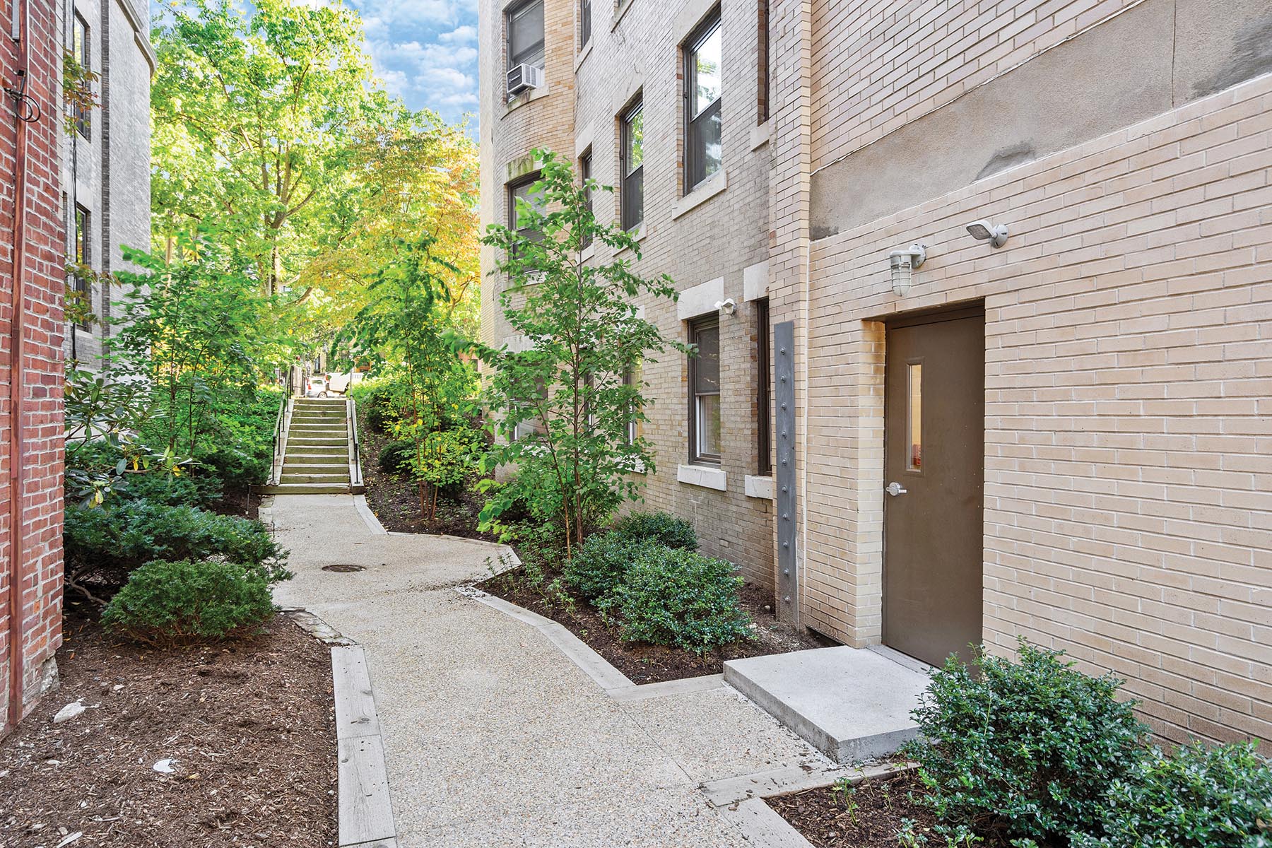 1080 Beacon St, Longwood