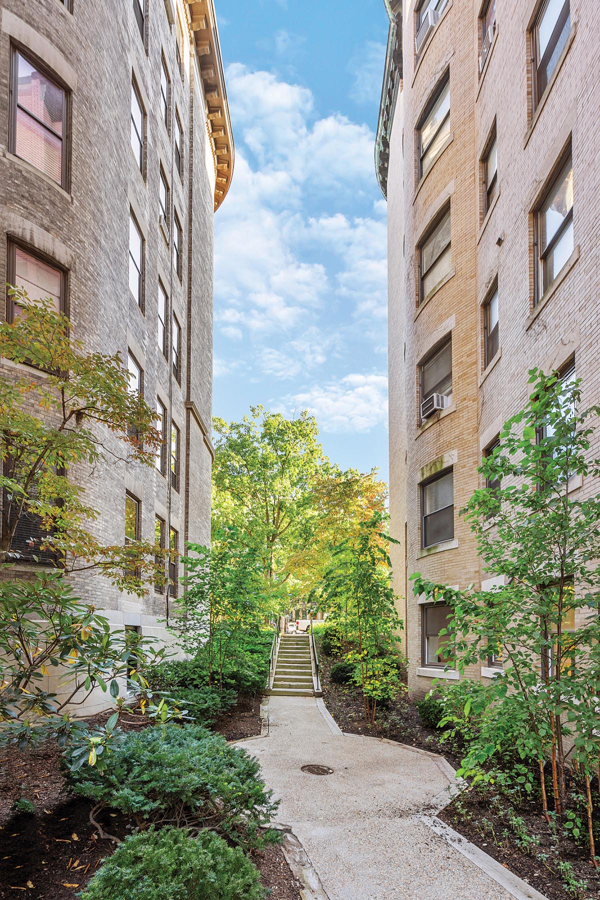 1080 Beacon St, Longwood