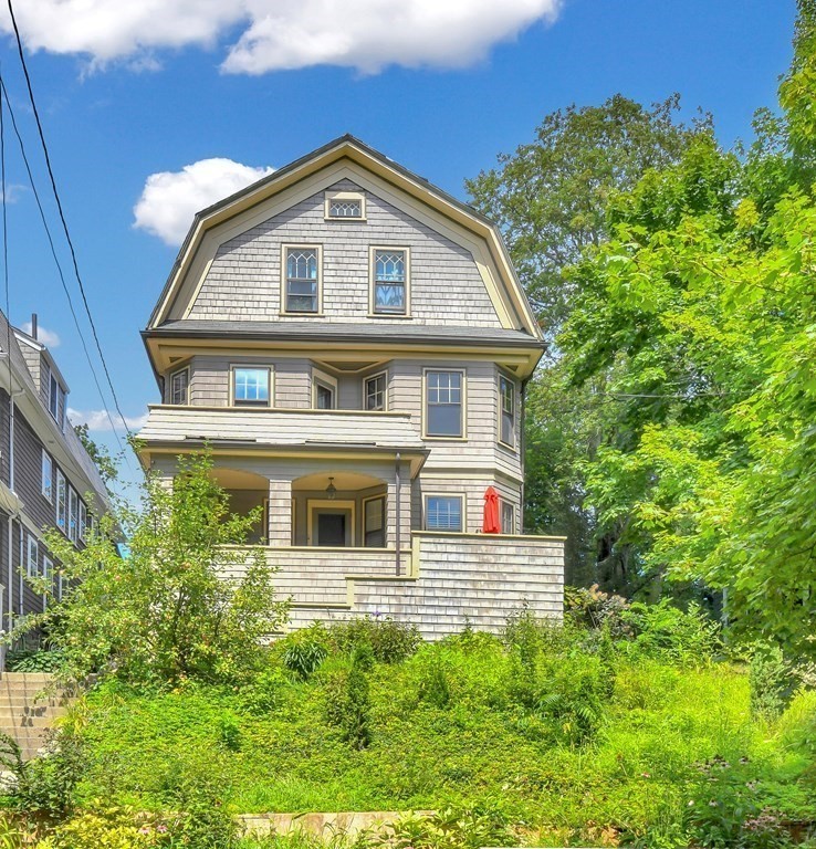 3 bed, 1.5 bath apartment for rent at 103 Colbourne Cres Unit 0, Washington Square — photo 1 of 13